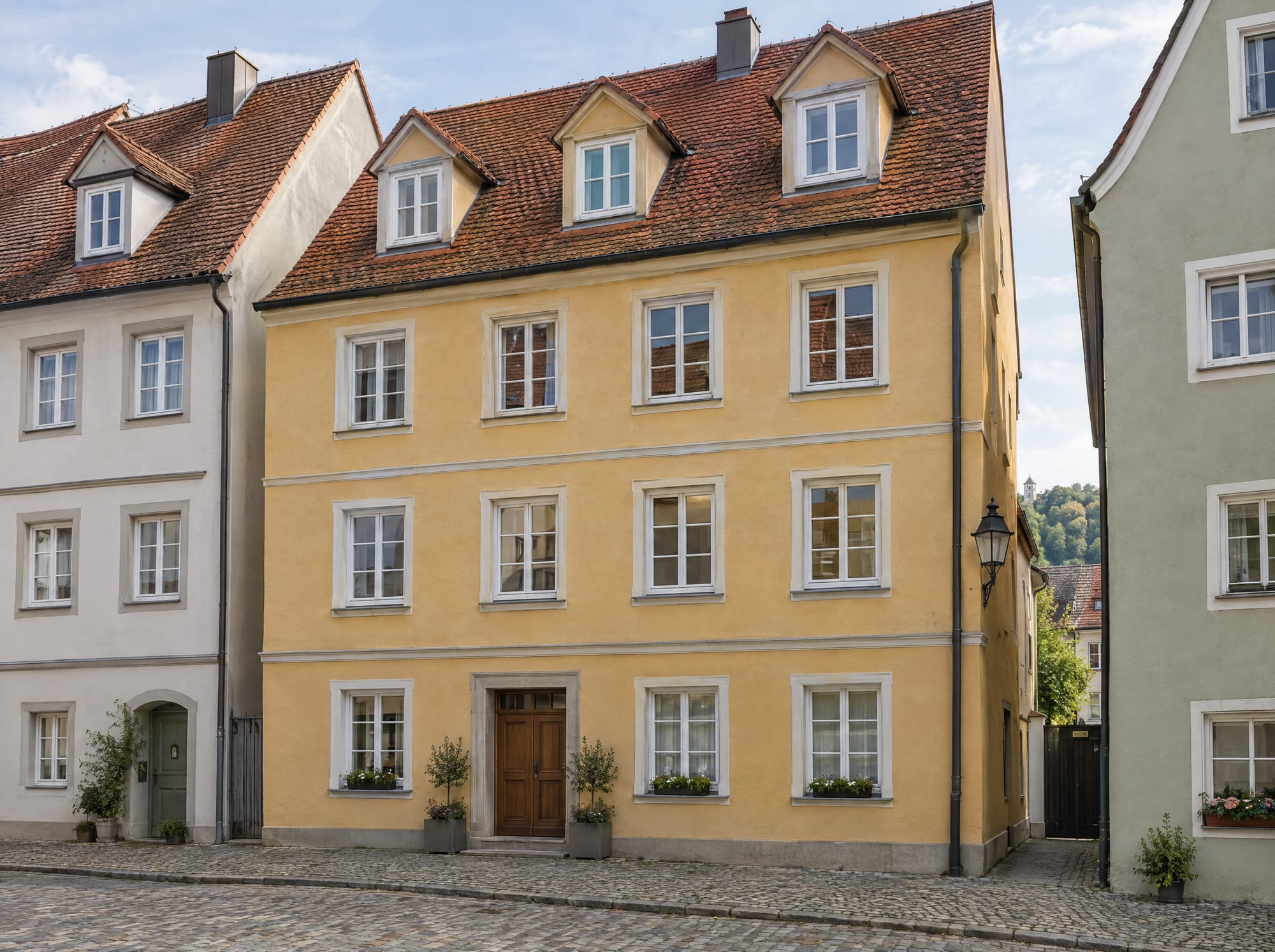 Saniertes Mehrfamilienhaus in einer ruhigen Altstadtstraße in der Region Dillingen